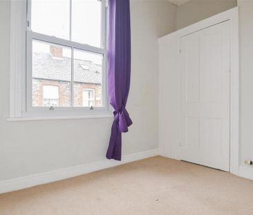 2 bedroom end of terrace house to rent - Photo 3