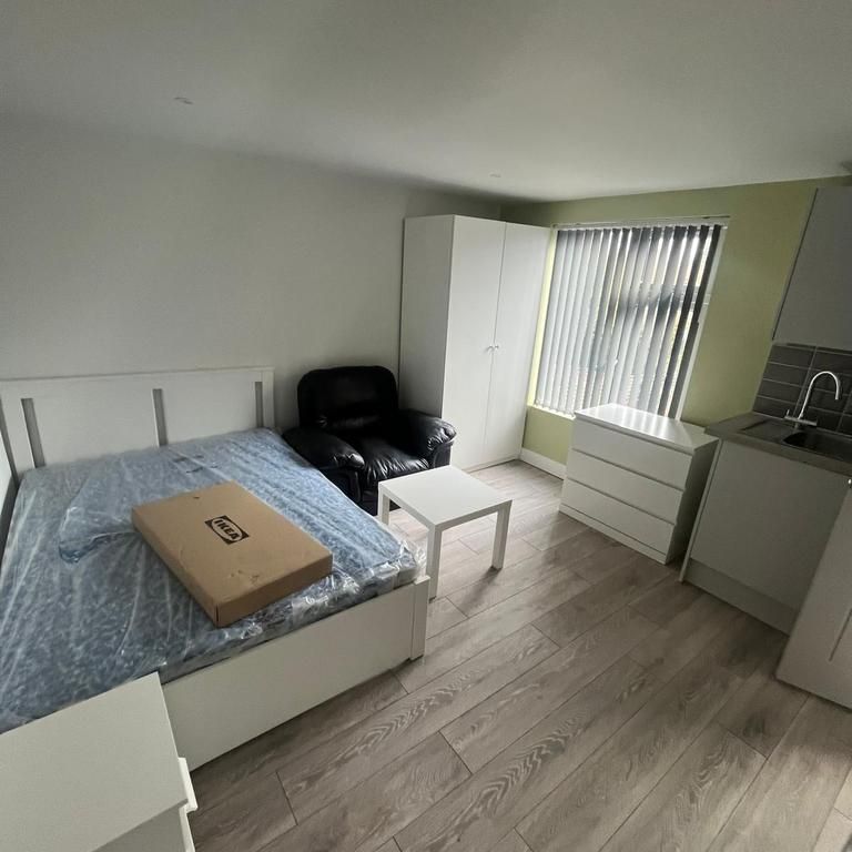 Studio to rent - Photo 1