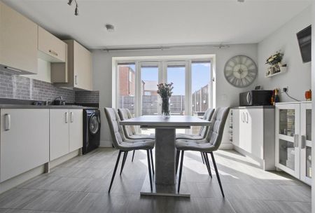 2 bedroom semi-detached house to rent - Photo 3