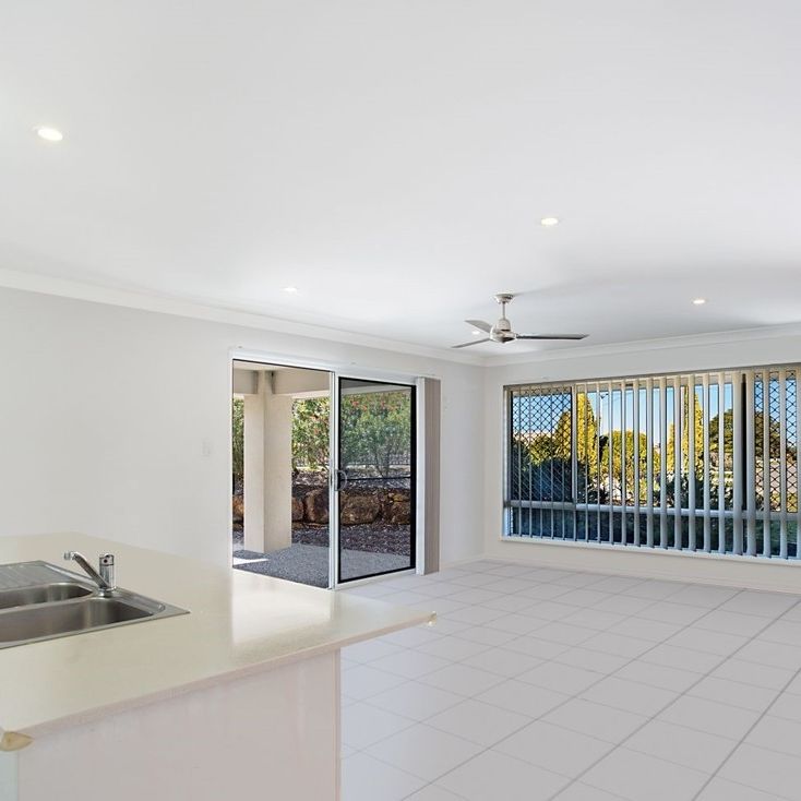 Modern 3 bedroom Air Conditioned Corner Duplex In Great Location - Photo 1