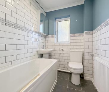 2 bedroom end of terrace house to rent - Photo 3