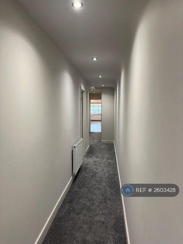 3 bedroom flat to rent - Photo 5