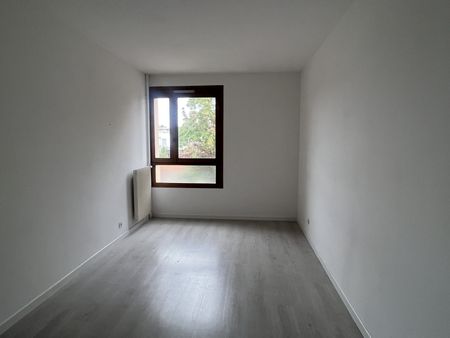 Appartement type 5 de 95 m2 avec balcon et cave + parking résidence. - Photo 5