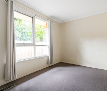 Close to shops & transport - Photo 4