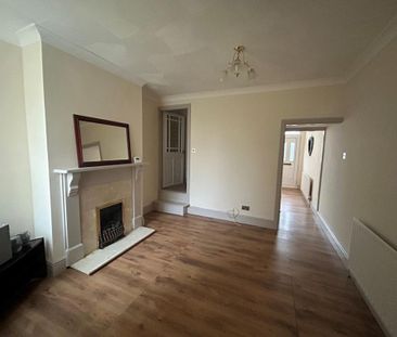 2 bedroom end of terrace house to rent - Photo 2