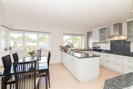 5 bedroom detached house to rent - Photo 4