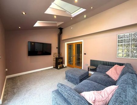 4 Bedroom Detached To Let - Photo 5