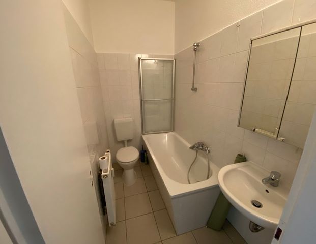Erdgeschoss: Frisch sanierte 1-Raum-Wohnung mit EBK zu vermieten - Photo 1