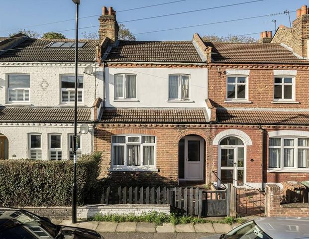 3 bedroom terraced house to rent - Photo 1