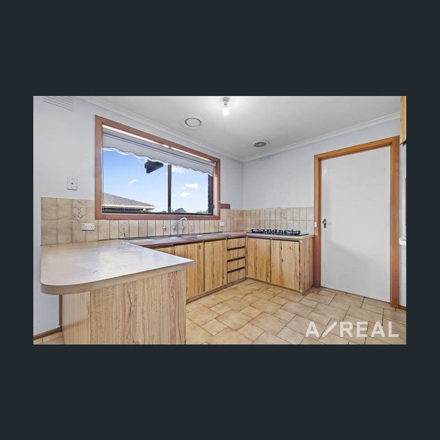 Welcome to 21 Strickland Avenue! - Photo 1