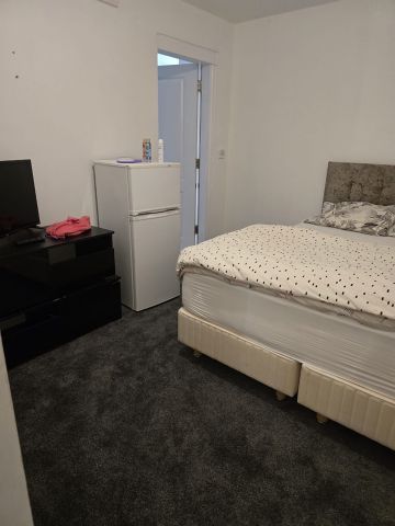 Room in a Shared House, Blueberry Avenue, M40 - Photo 4