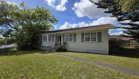 Family Comfort: 3 Bedrooms, Spacious Living, a... - Photo 5