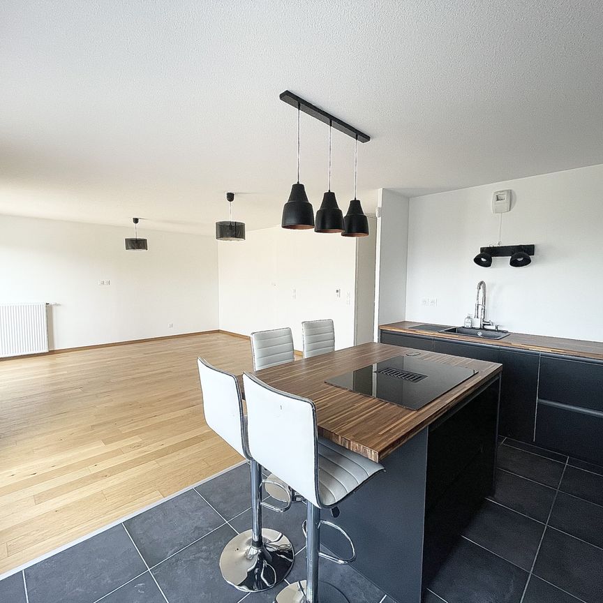 LOCATION - APPARTEMENT T3 77M² MEUBLÉ (BALCON + GARAGE) - VENISSIEUX CENTRE Vénissieux (69200) Le bien en vidéo - Photo 1