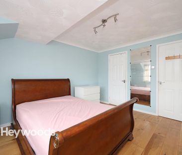 4 bedroom detached house to rent - Photo 4