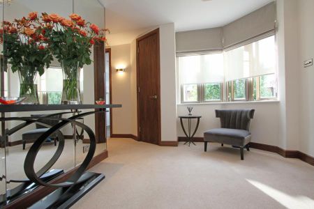 £3,500 per week (£15,166.67 per month) - Photo 4