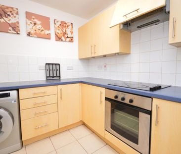 1 bedroom in a flat share to rent - Photo 3
