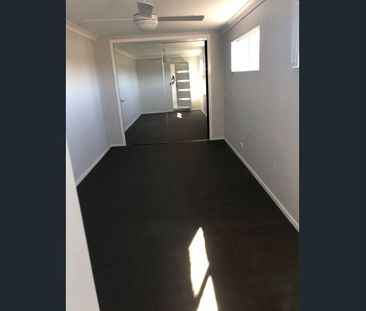 3 Bedroom Pet Friendly Ground Floor Unit - Photo 3