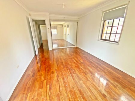 4 bedroom townhouse - Photo 3