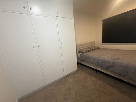 Cheltenham - Photo 2