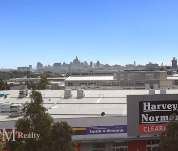 Spacious Living in the Heart of Mascot with City Views - Photo 5