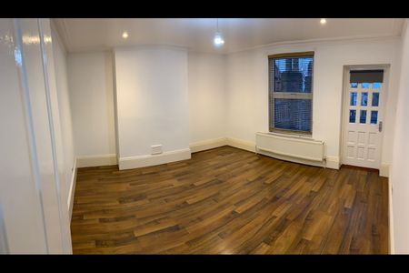 1 Bed Flat, Crouch End, N8 - Photo 2