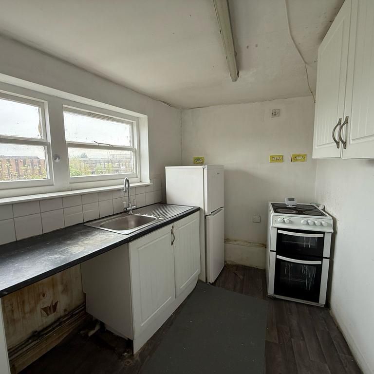 3 bedroom maisonette to rent - Photo 1