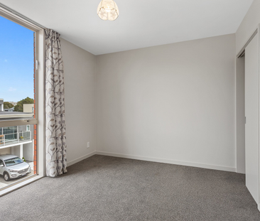 City Centre - 3-bedroom apartment with garage - short term - Photo 1