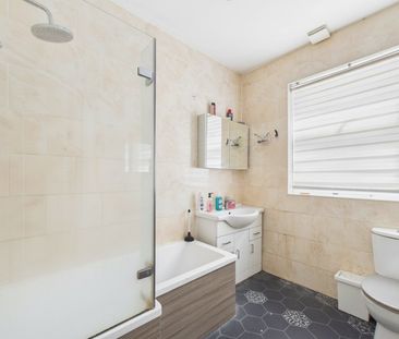 4 bedroom Flat in Farnborough Road, Farnborough - Photo 2