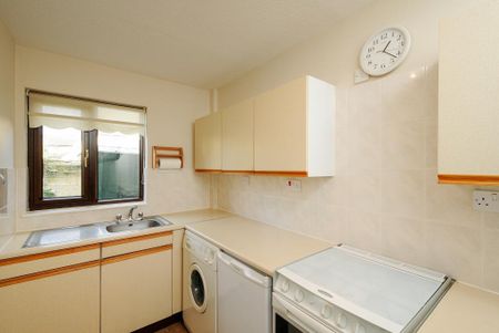 1 bedroom semi-detached house to rent - Photo 3