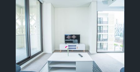 FURNISHED APT Perfectly located modern brand new one bedroom apartment with large lounge and private garden view balcony!!! RENT FROM 6 MONTHS - Photo 2