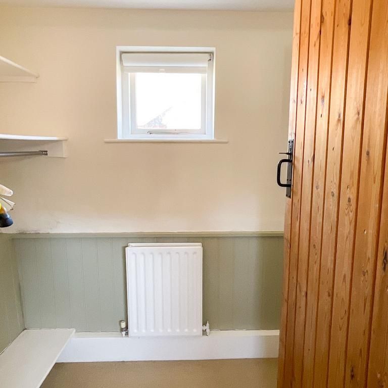 2 bedroom barn conversion to rent - Photo 1