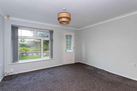 Rossett Drive, Davyhulme, Manchester, M41 - Photo 2