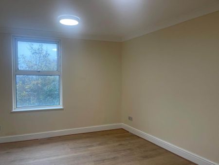 Price £1,400 pcm - Available Now - Unfurnished - Photo 3