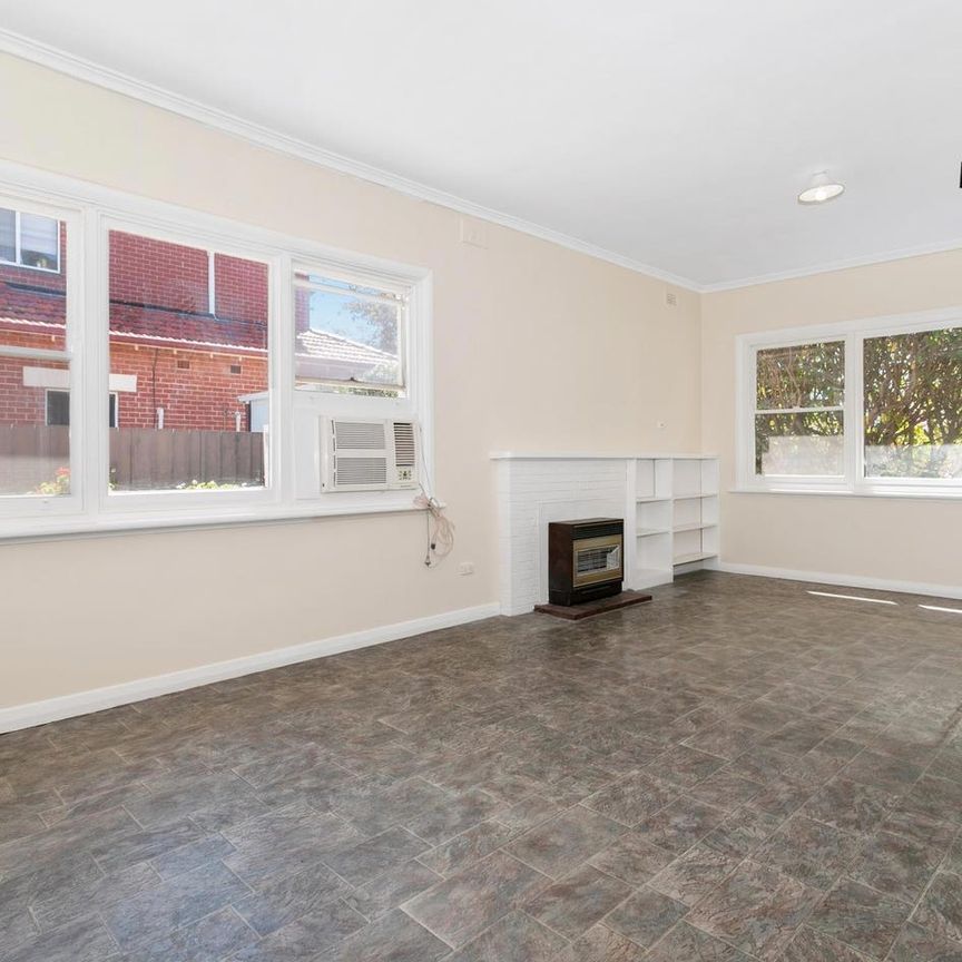 Low Maintenance in Prime Location - Photo 1