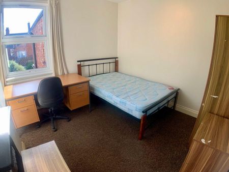 5 bedroom terraced house to rent - Photo 4