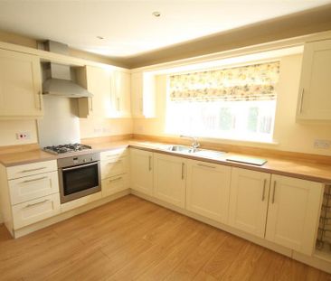 4 bedroom detached house to rent - Photo 2