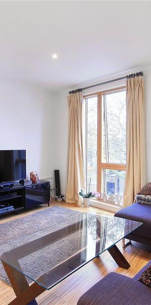 1 bedroom flat in Clapham - Photo 1