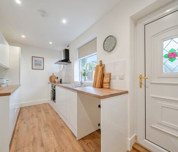 2 bedroom semi-detached house to rent - Photo 2