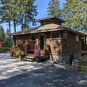 One Bedroom Cottage - Photo 2