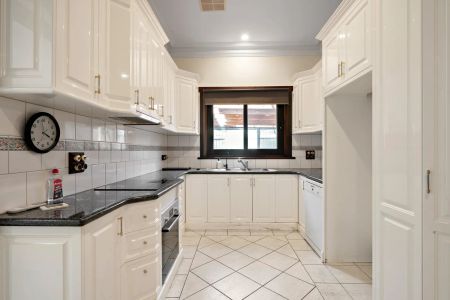 Timeless Tudor Elegance with Modern Luxury - Photo 5