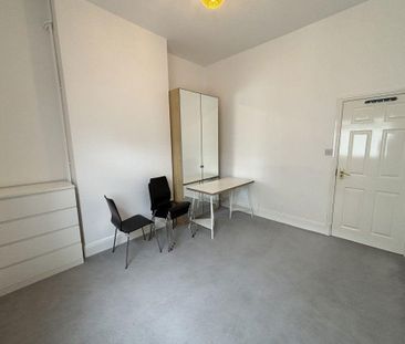 4 bedroom terraced house to rent - Photo 1