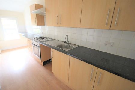 Top Floor Flat, Buckland Hill, Maidstone, Kent - Photo 3