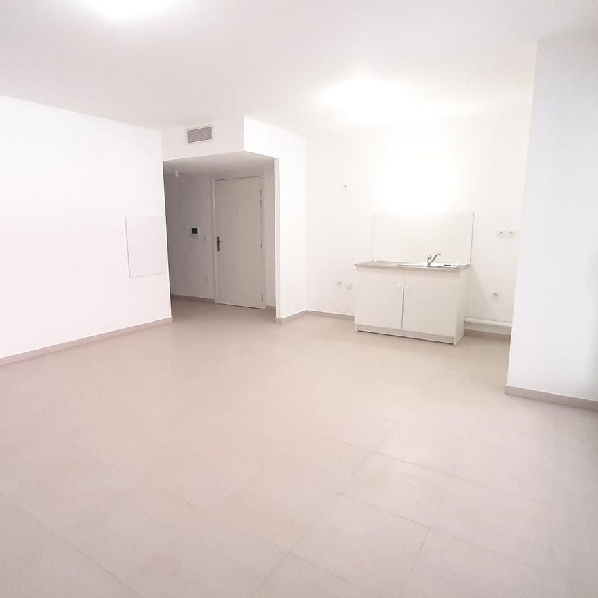 location Appartement T3 DE 66.76m² À MARSEILLE - Photo 1