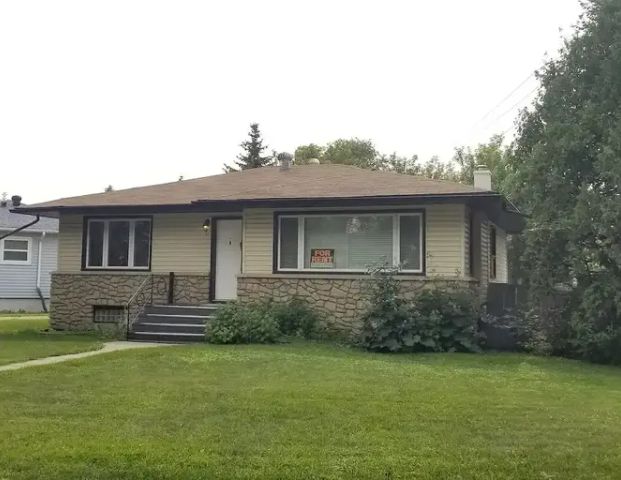 3 bdrm main floor of house near MacEwan, NAIT, and downtown | 11022 115 Street Northwest, Edmonton - Photo 1