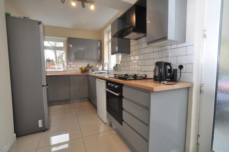 3 bedroom semi-detached house to rent - Photo 5