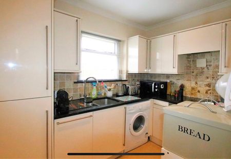 2 Bed Flat, St Saviours Road, CR0 - Photo 5