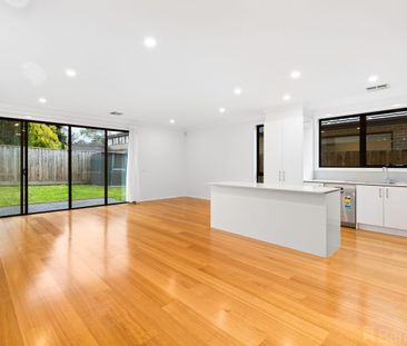 Convenient Luxury Living in Ringwood North - Photo 2