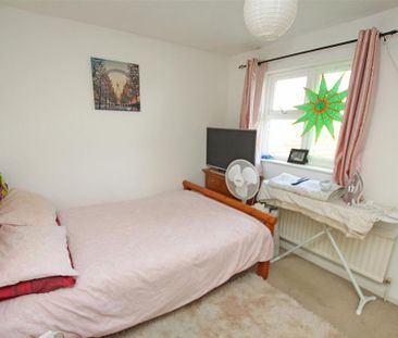 2 bedroom end of terrace house to rent - Photo 4