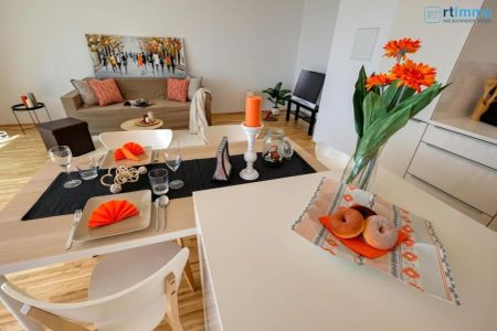 NEUWERTIGE DACHGESCHOSSWOHNUNG MIT GROSSER TERRASSE + GARAGENPLATZ + AIRCONDITION - U1 NÄHE - Foto 3