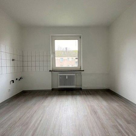 Frisch renovierte 2-Zi.-Whg. mit neuem Badezimmer - Photo 1